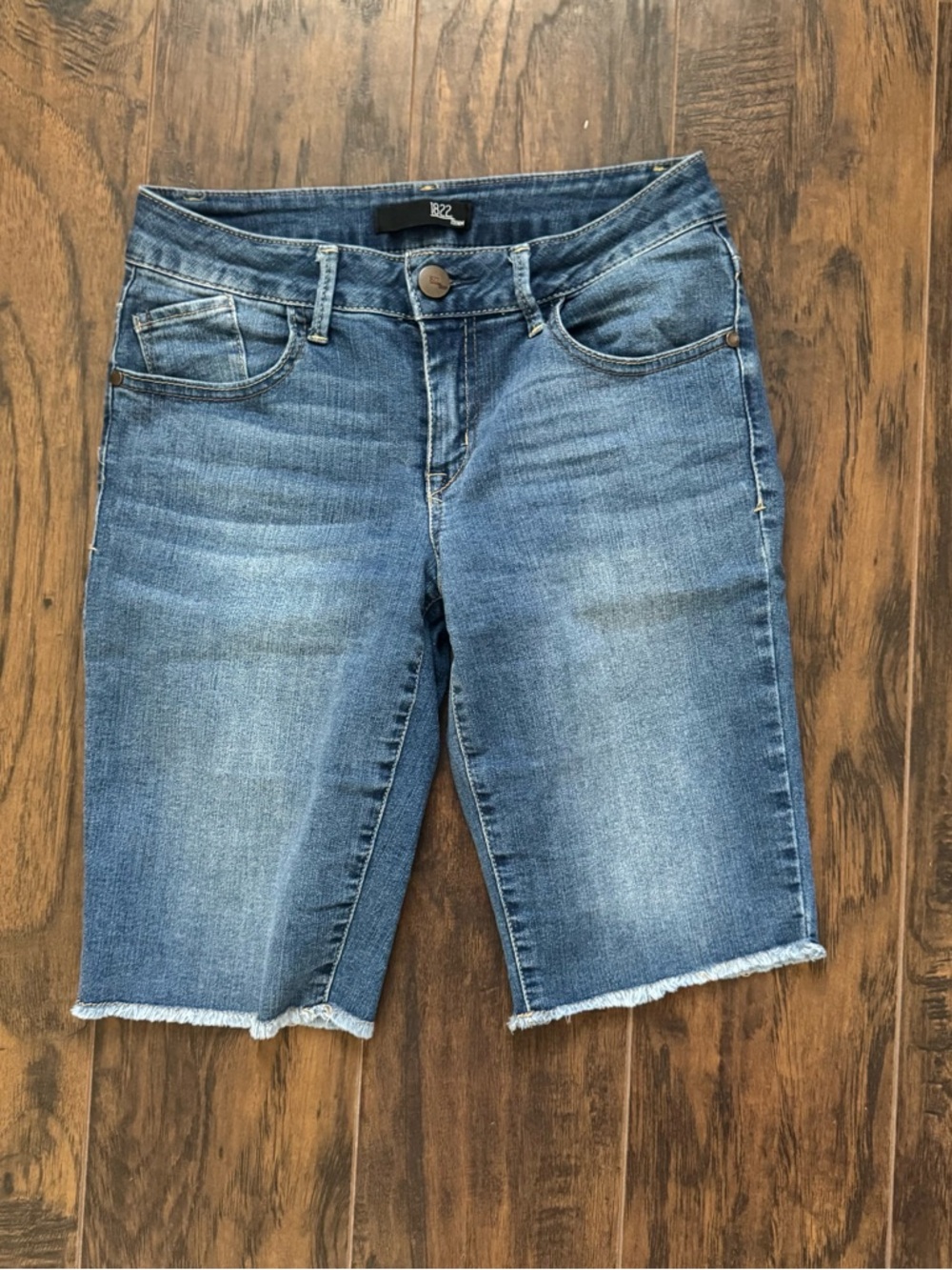 1822 Size 4 Denim Bermuda Shorts